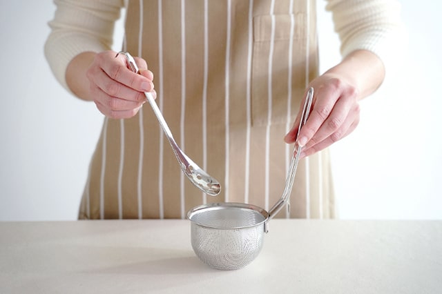 パンチング素材なので、目詰まりしにくく、丈夫で洗いやすい