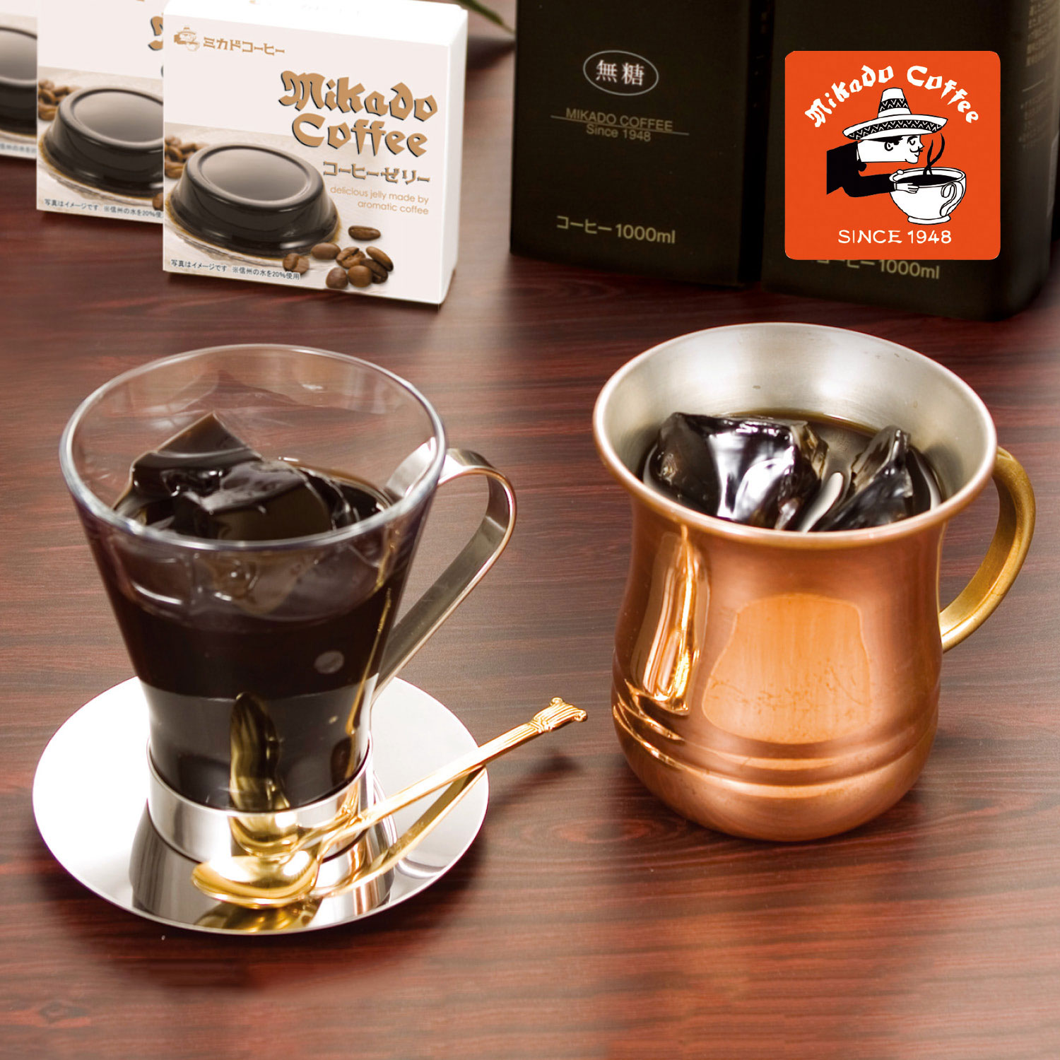 ゼリー用にブレンドした深煎り豆を使っています。リキッドコーヒーはミカドコーヒーの焙煎士たちが、アイスコーヒーに適したこだわりのコーヒー豆を選び抜きました。